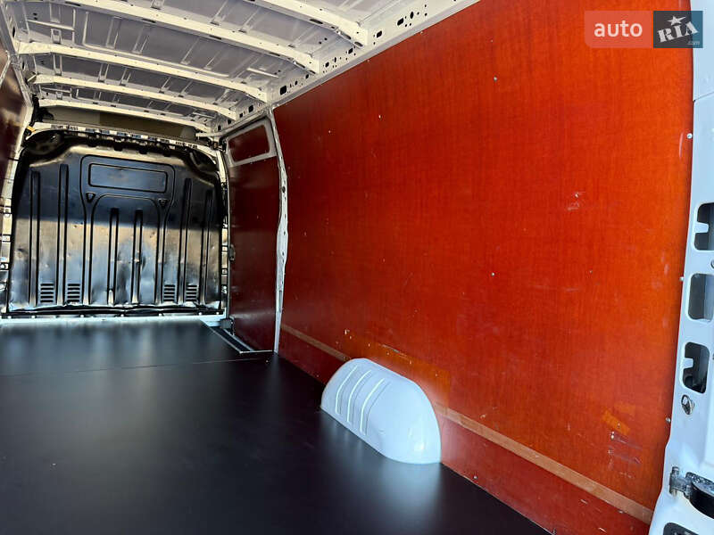 Вантажний фургон Renault Master 2020 в Дніпрі