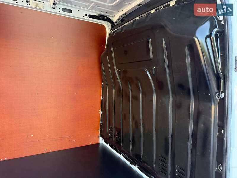 Вантажний фургон Renault Master 2020 в Дніпрі