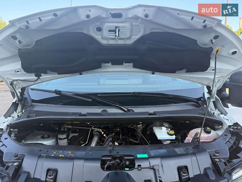 Вантажний фургон Renault Master 2020 в Дніпрі