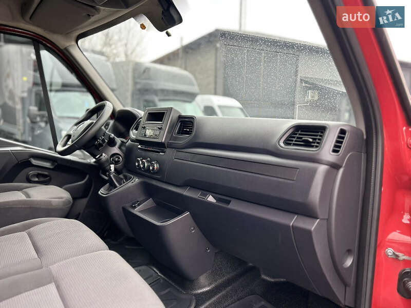 Грузовой фургон Renault Master 2024 в Хусте