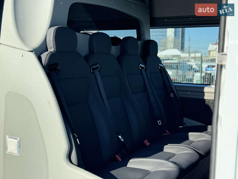 Вантажопасажирський фургон Renault Master 2017 в Києві