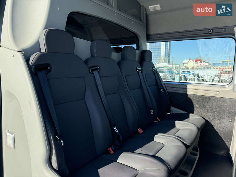 Вантажопасажирський фургон Renault Master 2017 в Києві