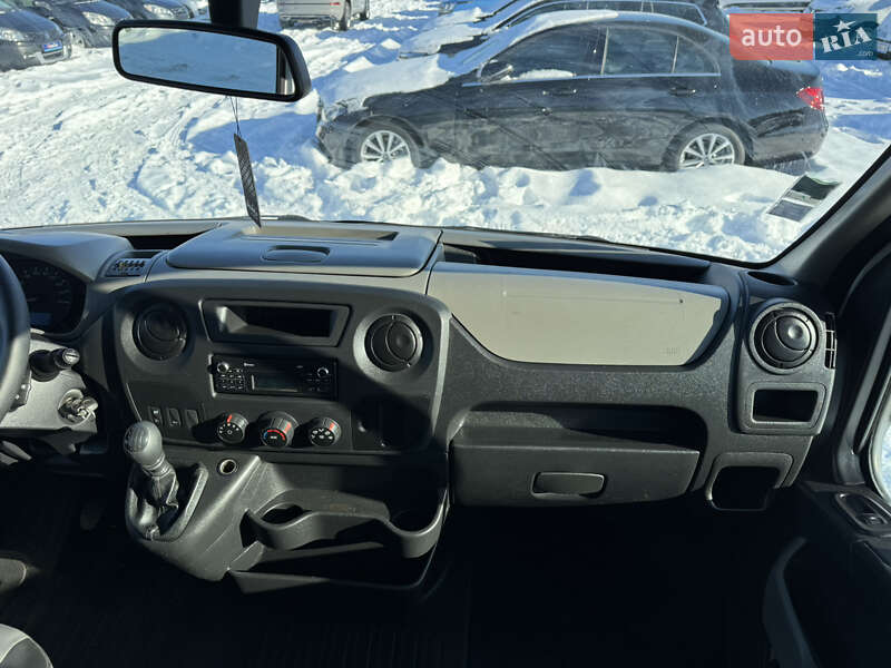 Вантажопасажирський фургон Renault Master 2017 в Києві