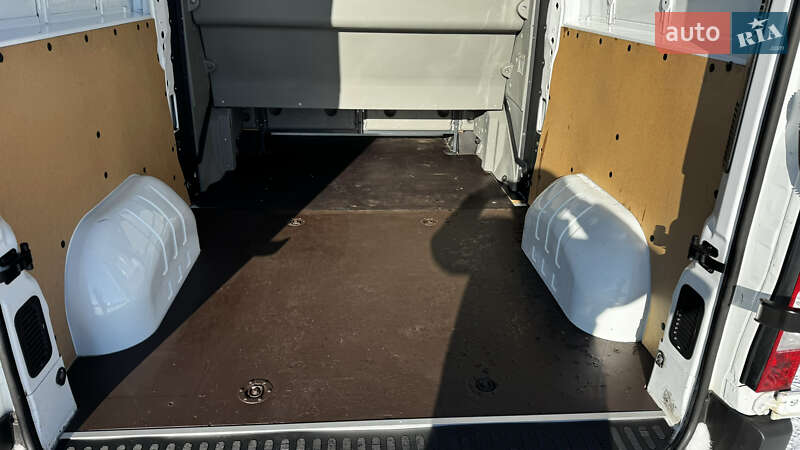 Вантажопасажирський фургон Renault Master 2017 в Києві