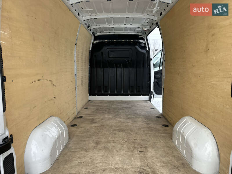 Вантажний фургон Renault Master 2021 в Рівному