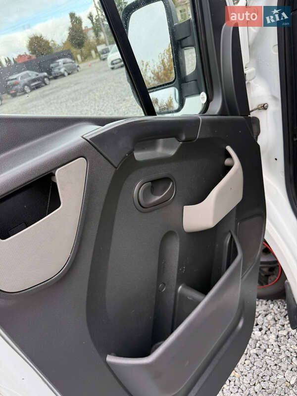 Грузовой фургон Renault Master 2017 в Дрогобыче