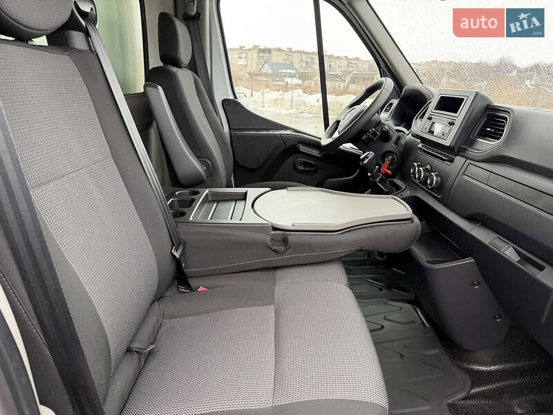 Вантажний фургон Renault Master 2021 в Дубні