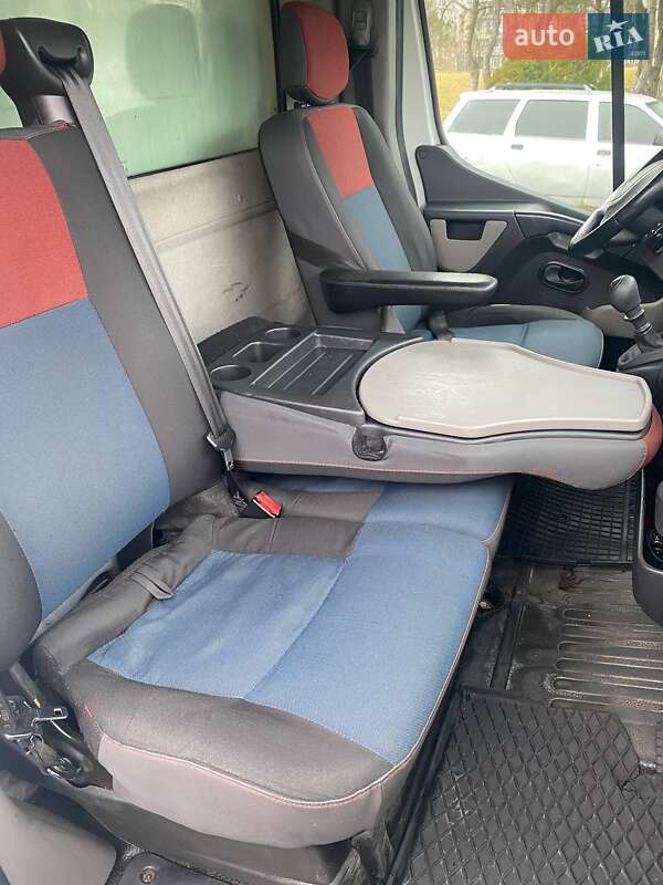 Вантажний фургон Renault Master 2016 в Дніпрі
