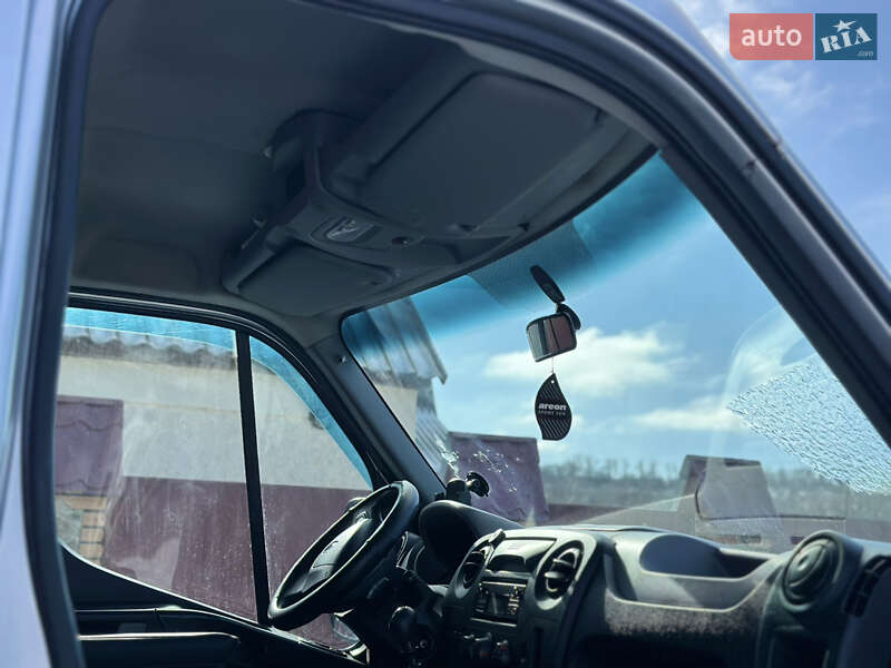 Вантажний фургон Renault Master 2017 в Первомайську