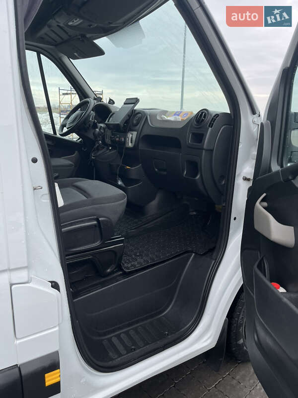 Евакуатор Renault Master 2016 в Львові