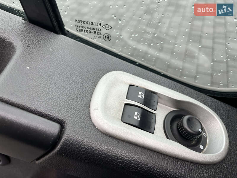 Евакуатор Renault Master 2016 в Львові