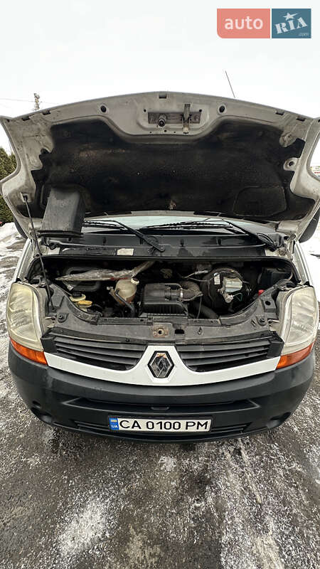 Грузовой фургон Renault Master 2009 в Умани