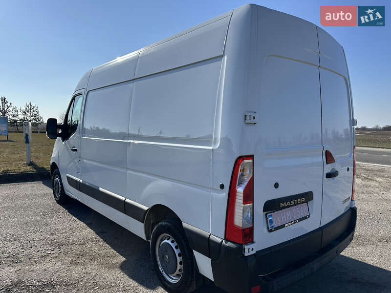 Вантажний фургон Renault Master 2016 в Радехові
