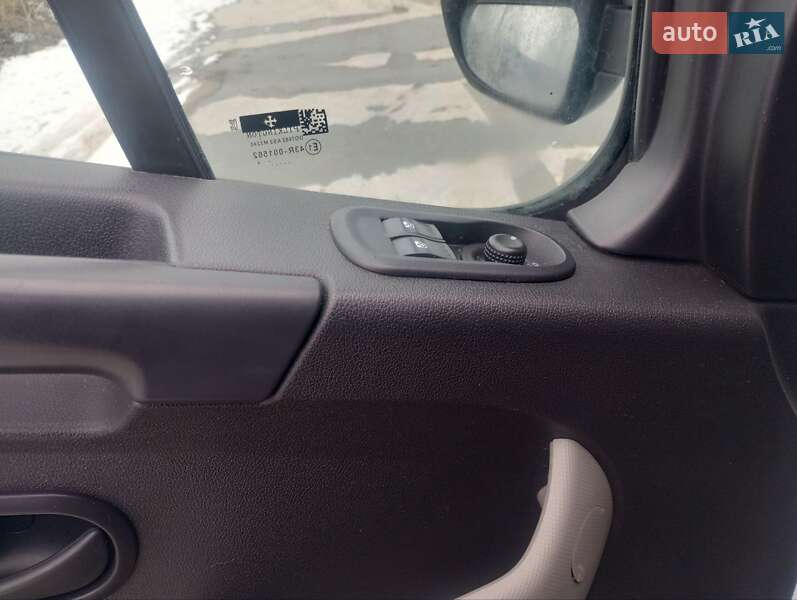 Вантажний фургон Renault Master 2018 в Дубні