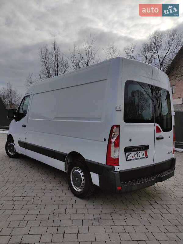 Грузовой фургон Renault Master 2015 в Львове