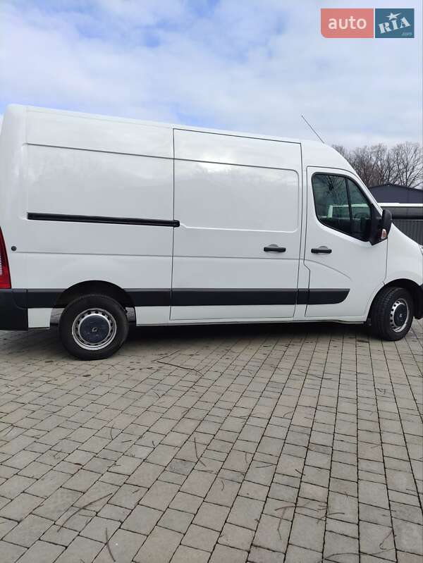 Грузовой фургон Renault Master 2015 в Львове