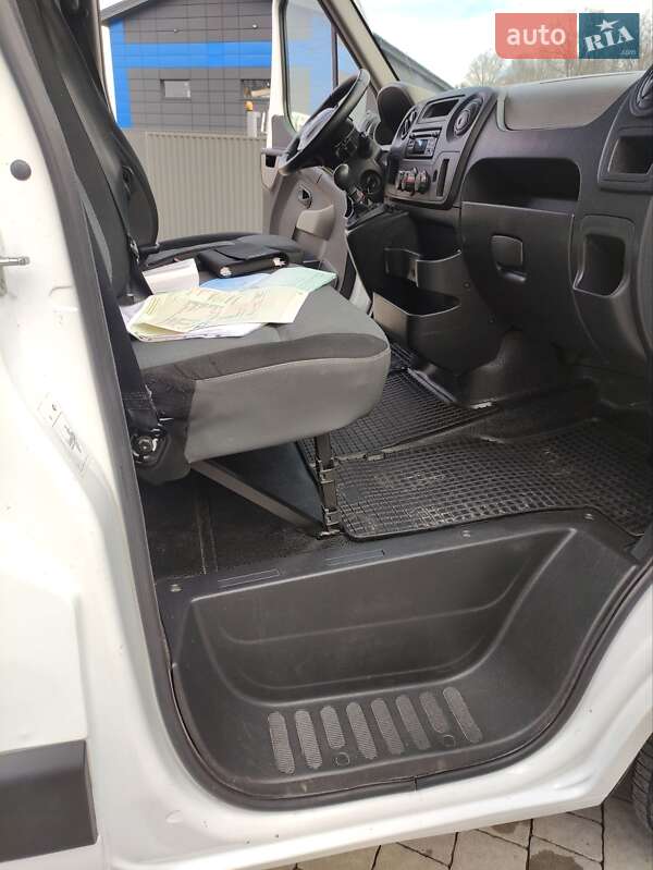 Грузовой фургон Renault Master 2015 в Львове