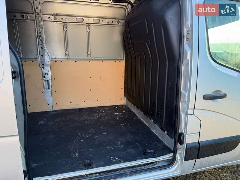 Вантажний фургон Renault Master 2016 в Дубні