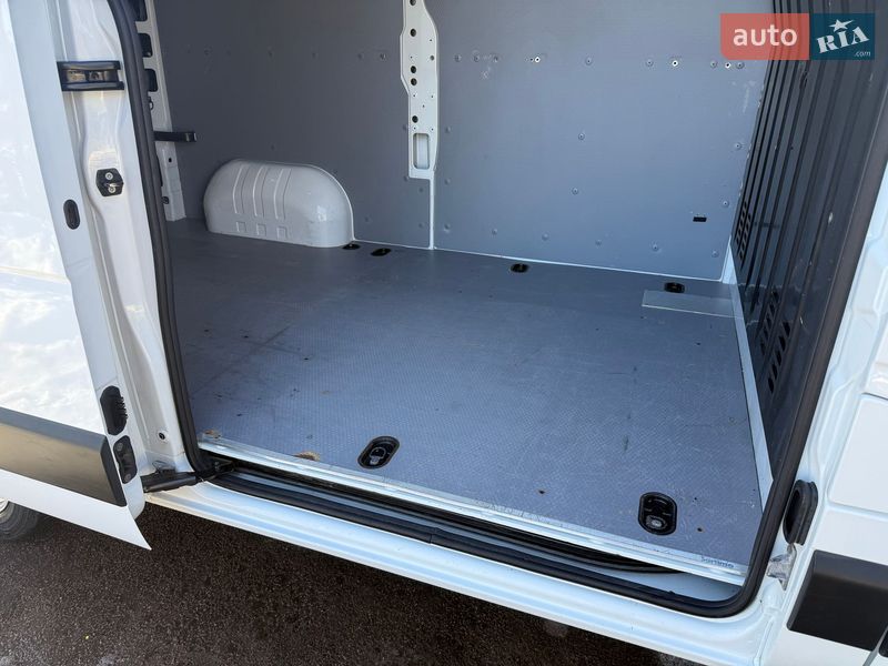 Вантажний фургон Renault Master 2016 в Житомирі