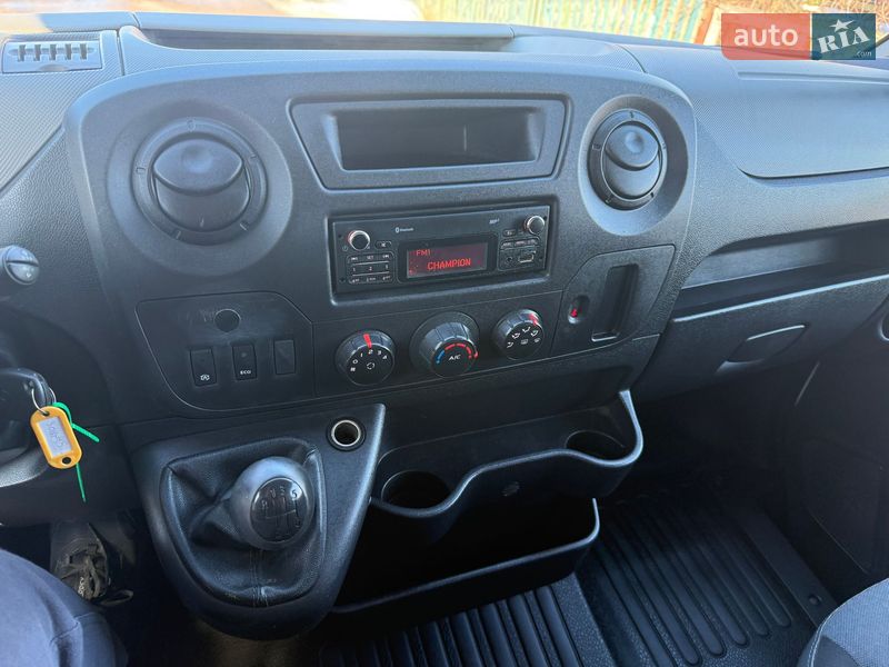 Вантажний фургон Renault Master 2016 в Житомирі