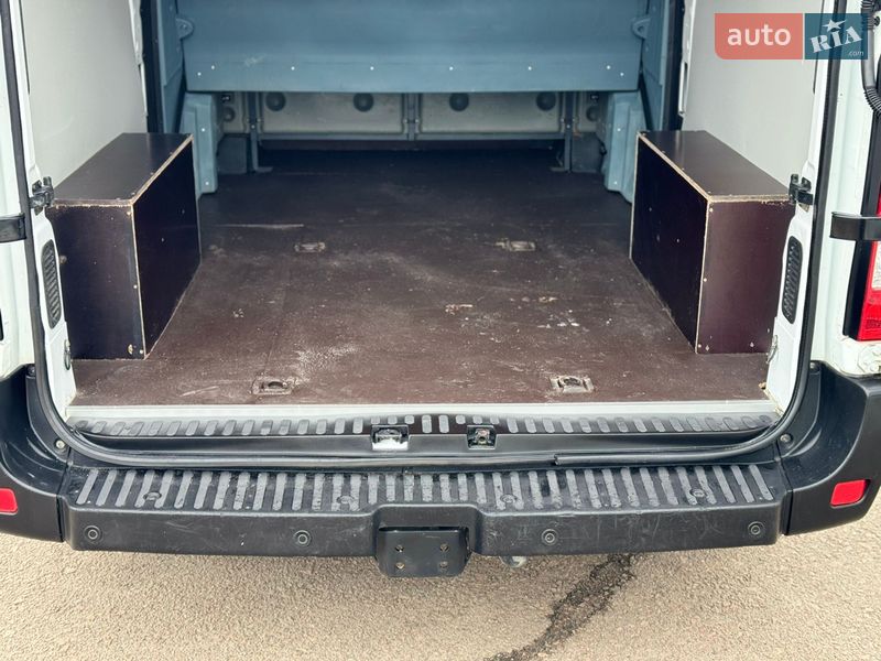 Вантажопасажирський фургон Renault Master 2017 в Києві
