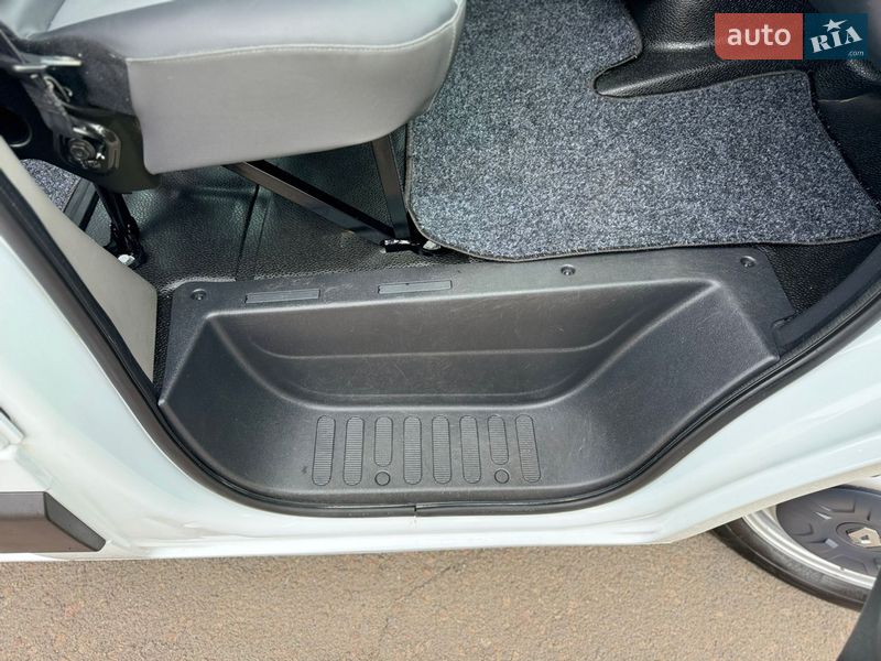 Вантажопасажирський фургон Renault Master 2017 в Києві