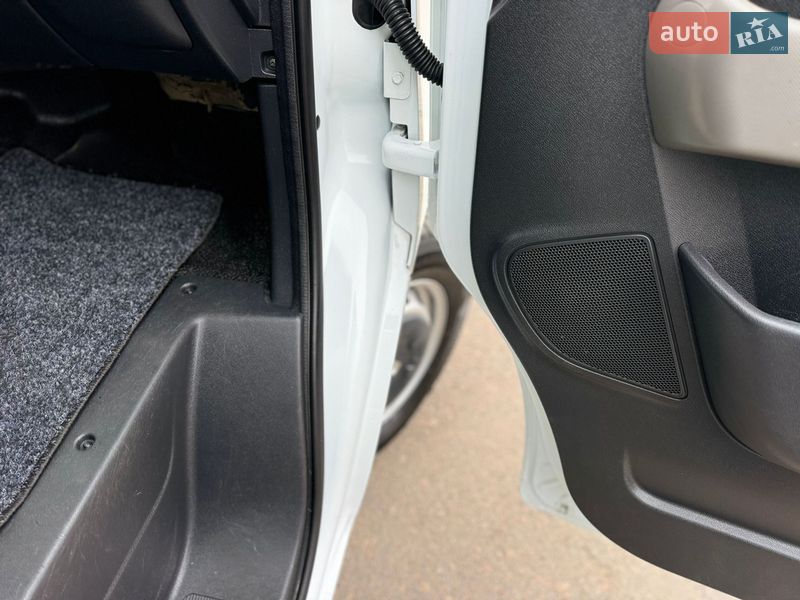 Вантажопасажирський фургон Renault Master 2017 в Києві