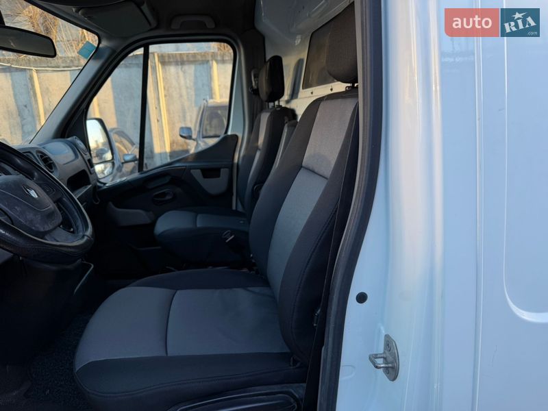 Вантажопасажирський фургон Renault Master 2016 в Запоріжжі