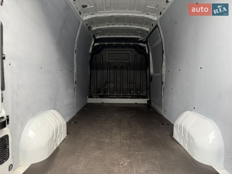 Вантажний фургон Renault Master 2021 в Чернівцях