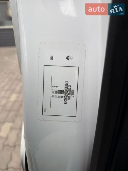 Вантажний фургон Renault Master 2021 в Чернівцях