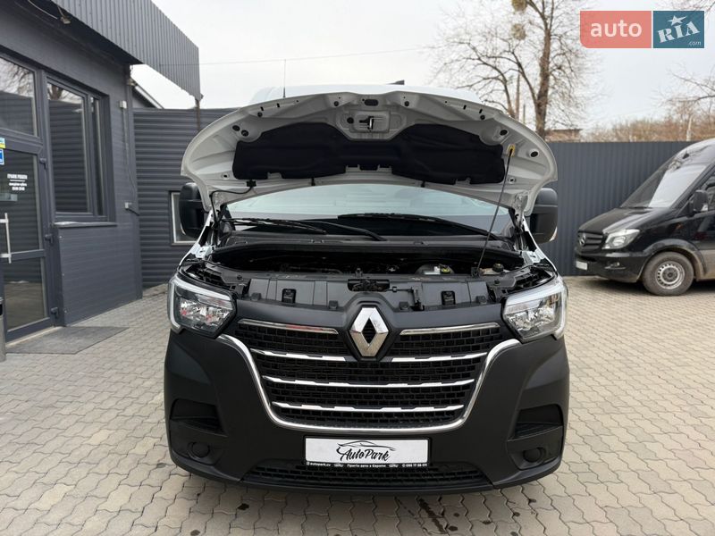 Вантажний фургон Renault Master 2021 в Чернівцях