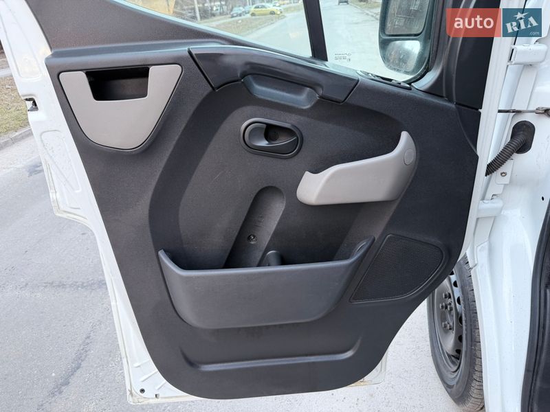 Вантажопасажирський фургон Renault Master 2016 в Запоріжжі