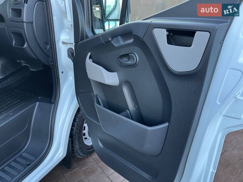 Грузовой фургон Renault Master 2017 в Дубно