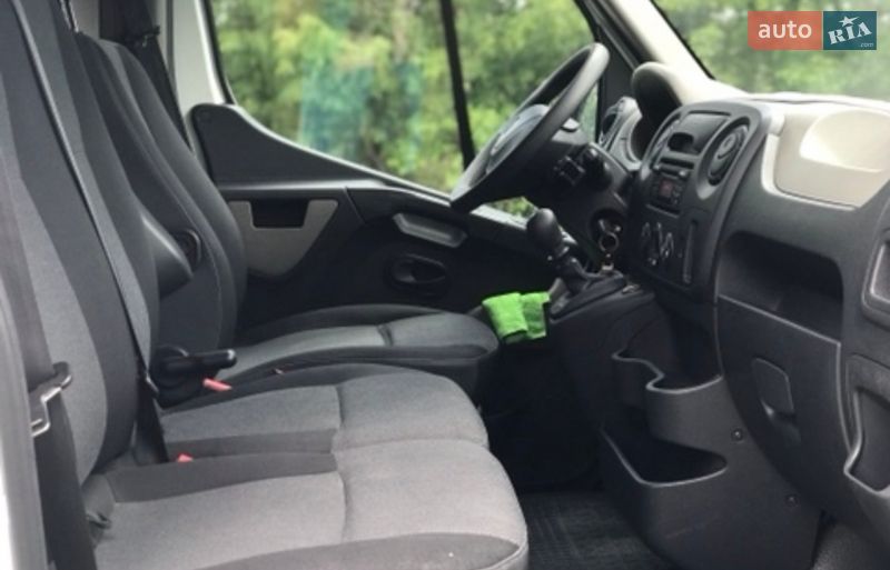 Вантажний фургон Renault Master 2016 в Львові