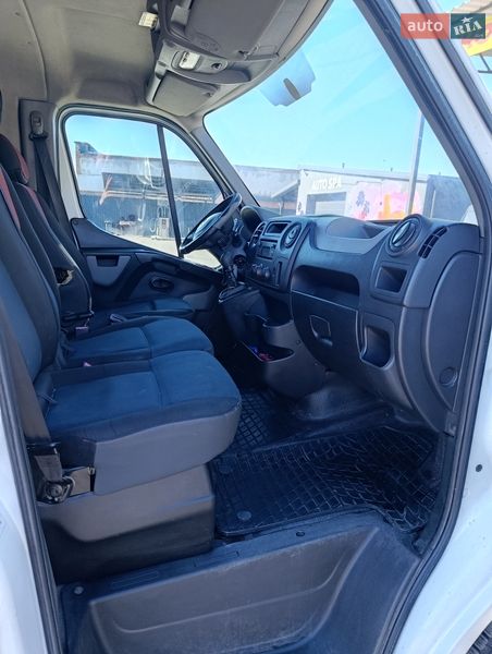 Вантажний фургон Renault Master 2016 в Звенигородці