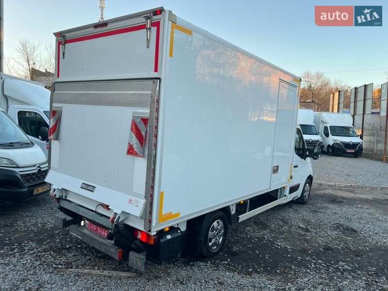 Вантажний фургон Renault Master 2017 в Рівному