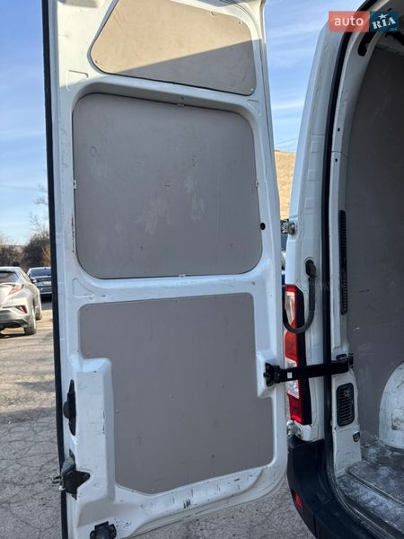 Грузовой фургон Renault Master 2017 в Ужгороде