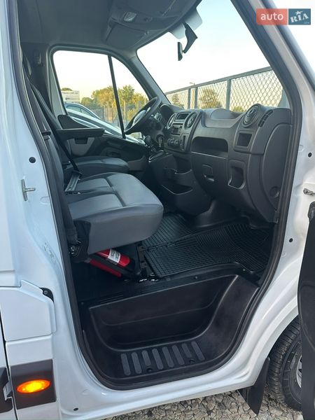 Вантажопасажирський фургон Renault Master 2016 в Львові