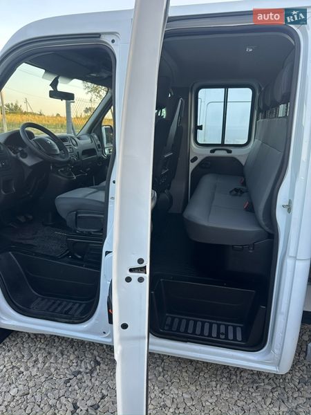 Вантажопасажирський фургон Renault Master 2016 в Львові
