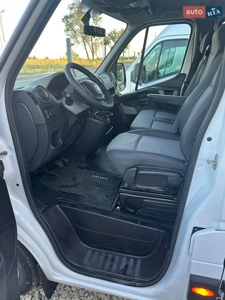 Вантажопасажирський фургон Renault Master 2016 в Львові
