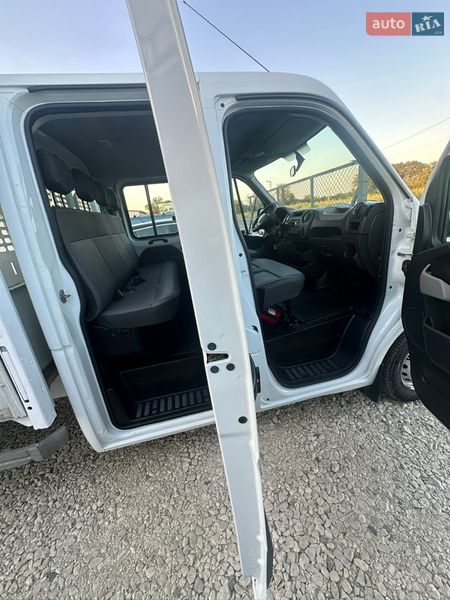 Вантажопасажирський фургон Renault Master 2016 в Львові