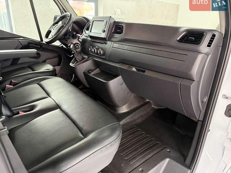 Вантажний фургон Renault Master 2020 в Полтаві