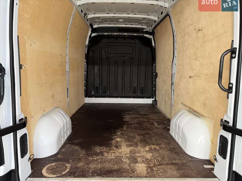 Вантажний фургон Renault Master 2020 в Полтаві