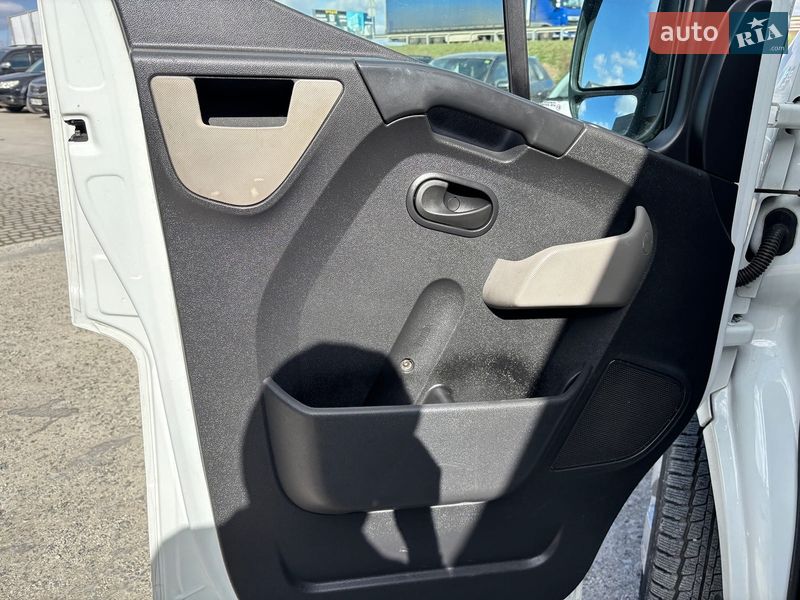 Грузовой фургон Renault Master 2017 в Львове