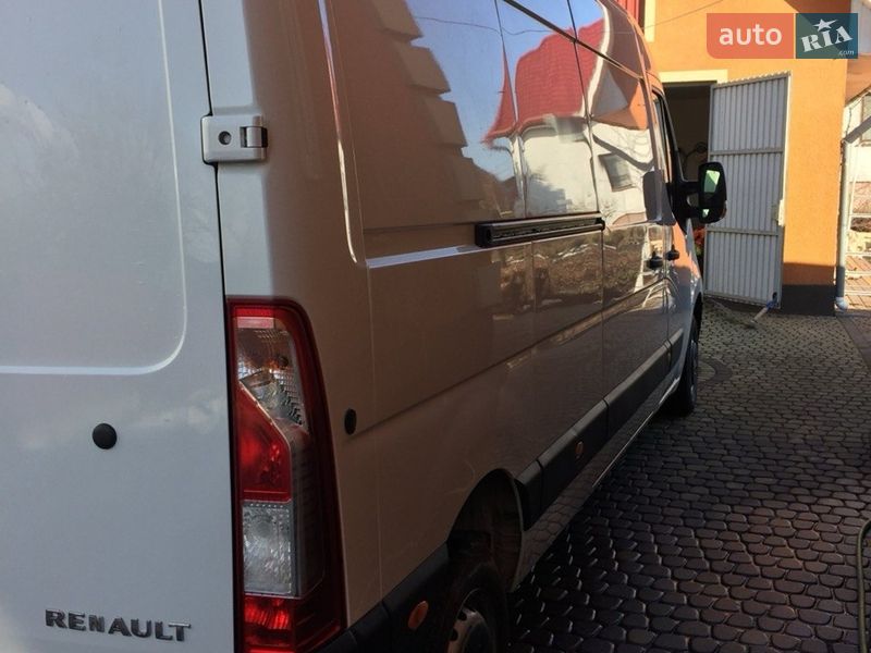Грузопассажирский фургон Renault Master 2015 в Почаеве