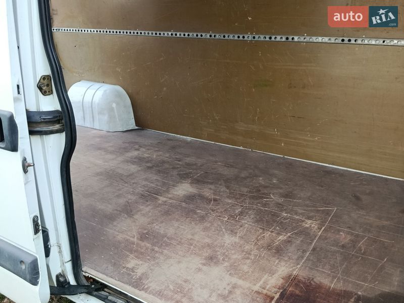 Вантажний фургон Renault Master 2005 в Львові