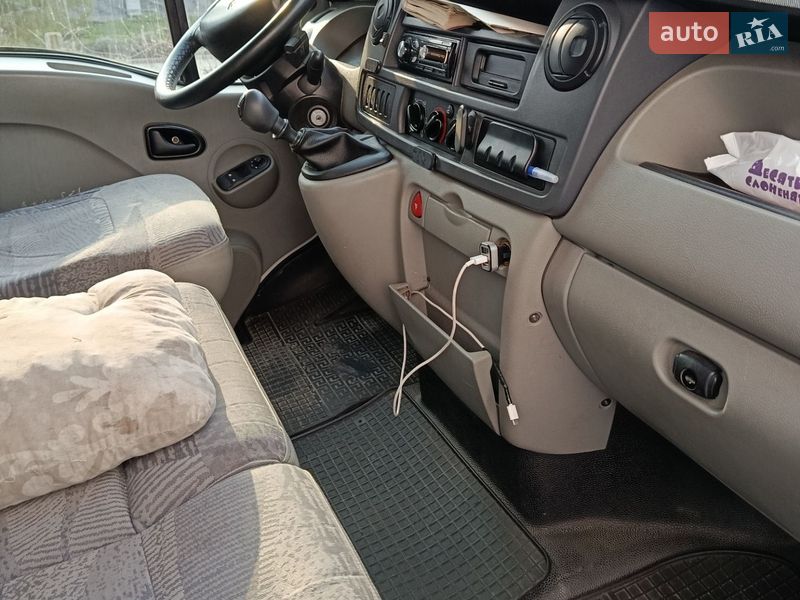 Вантажний фургон Renault Master 2005 в Львові