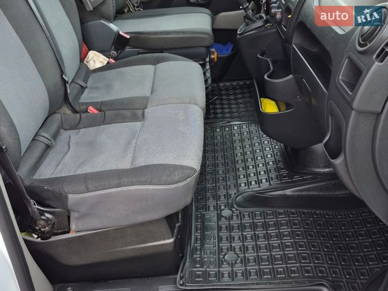 Вантажний фургон Renault Master 2014 в Рівному