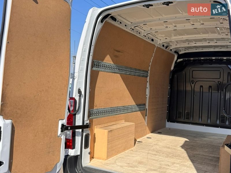 Грузовой фургон Renault Master 2022 в Киеве