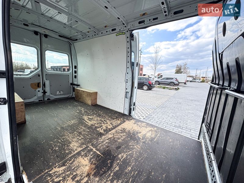 Грузовой фургон Renault Master 2015 в Ровно